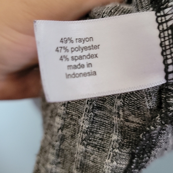 Lane Bryant gray ribbed tank with neck tie 26/28 - Picture 6 of 7